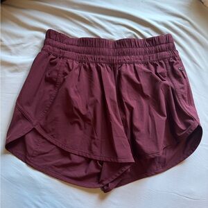 lululemon tracker LR short 4”